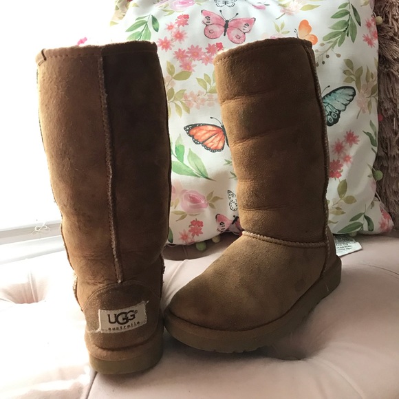 Kids UGG Classic Tall Boot - Picture 1 of 8